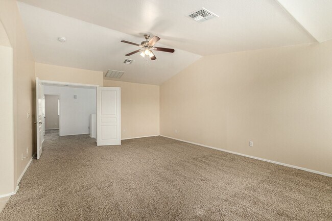 Building Photo - STUNNING 5 Bedroom Home in Peoria!