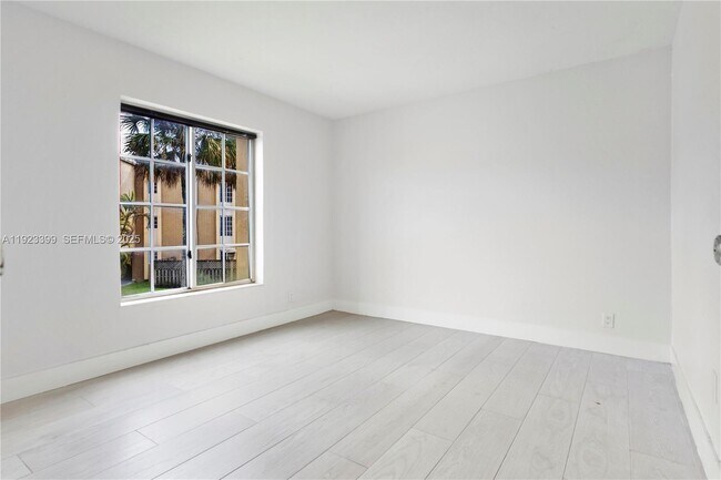 Building Photo - 5201 Geneva Ct