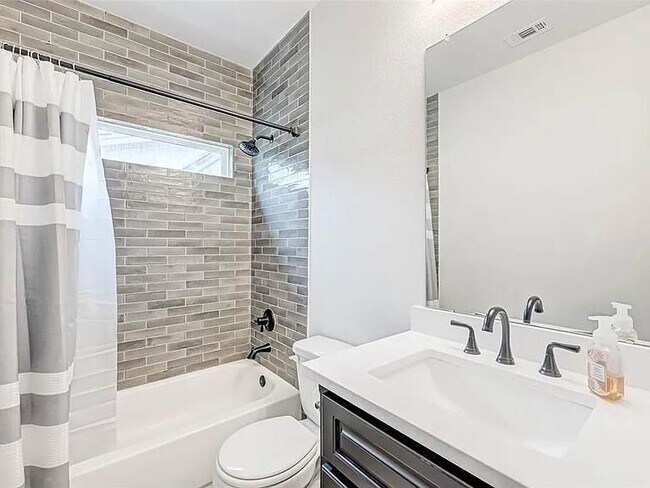 Building Photo - 216 Waterstone Dr