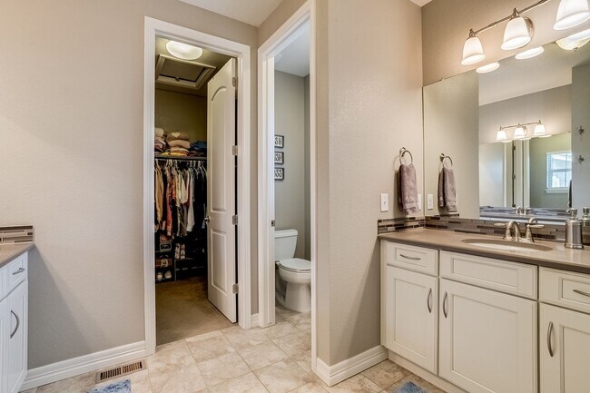 Building Photo - Large single family home in Central Park.