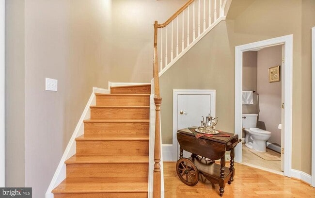 Building Photo - 913 Pleasant Dr