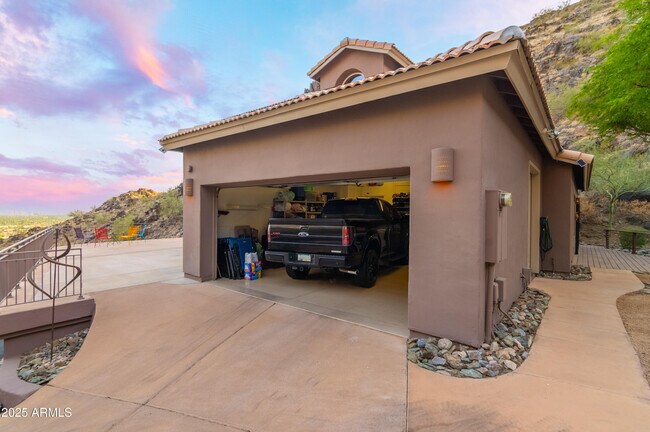 Building Photo - 126 W North Ln