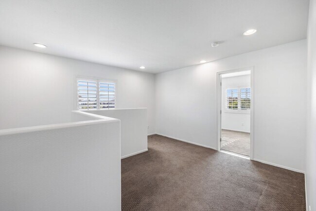 Building Photo - 7161 Bella Strada Dr