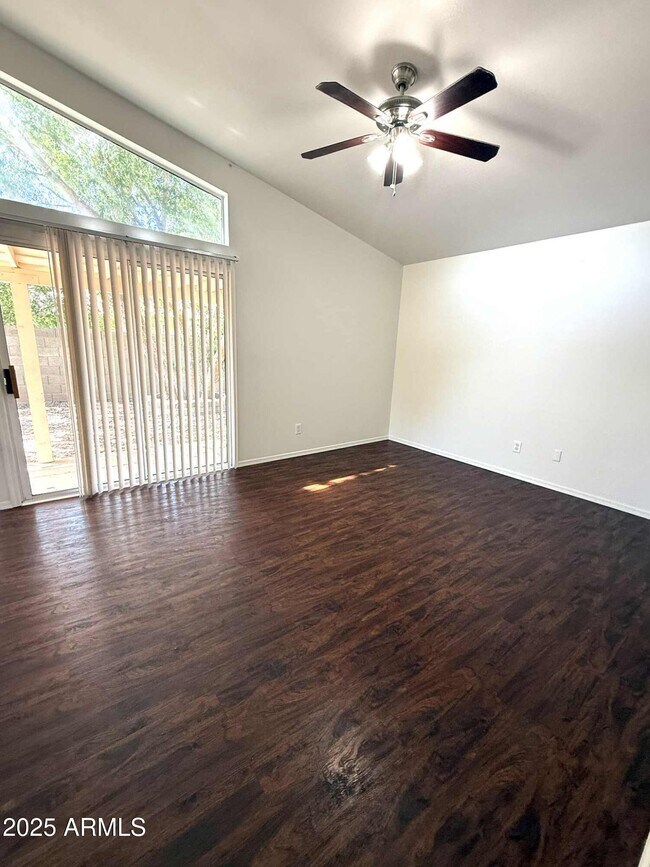 Building Photo - 105 S Willow Creek St