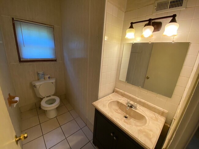 Building Photo - 317 Haney Ave