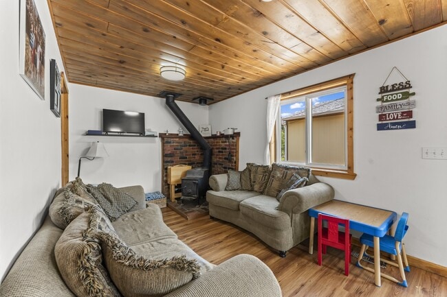 Building Photo - 215 Will Scarlet Dr