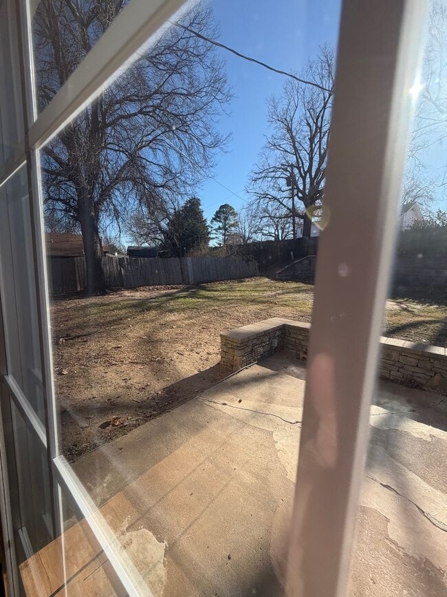 Building Photo - 2 story house for lease. Open floor plan in kitchen & living. Lots of storage. Large fenced backy...