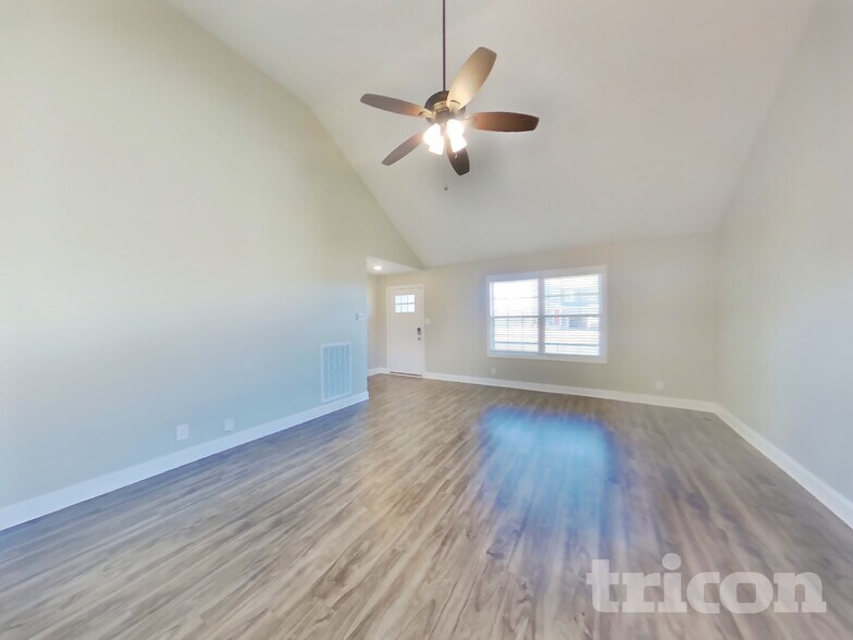 Building Photo - 2945 Lancelot Ln