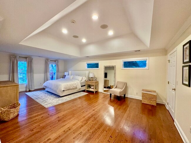 Building Photo - 368 Hoyt St