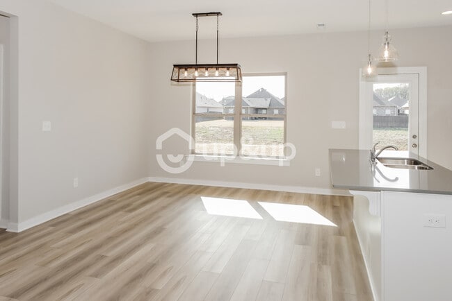 Building Photo - Fantastic 3bd/2ba home! Let yourself in!