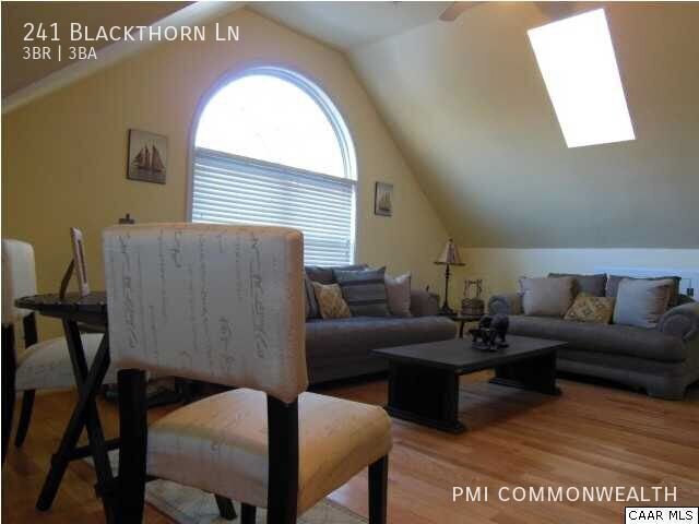 Building Photo - 241 Blackthorn Ln