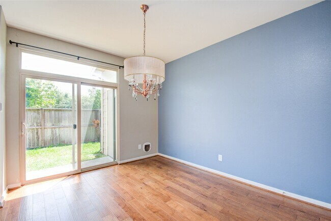 Building Photo - 16110 Limestone Lake Dr