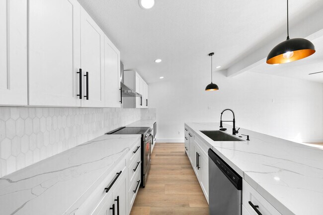 Building Photo - 13014 John Reynolds Rd