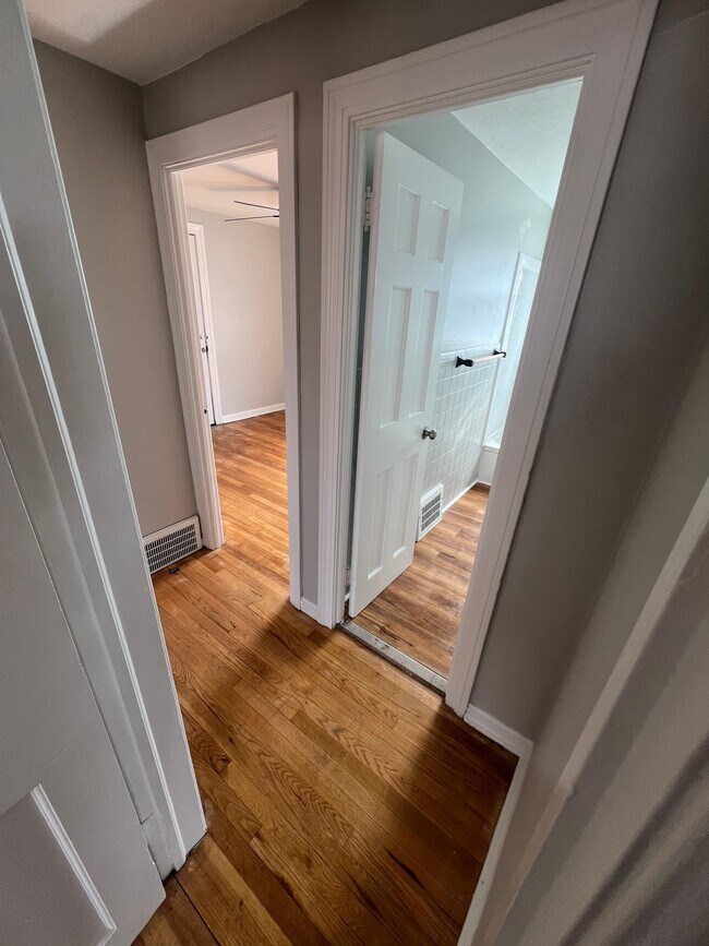 Building Photo - 525 E 222nd St