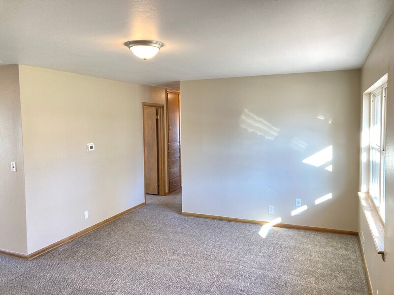 Building Photo - 612 W Matthews St