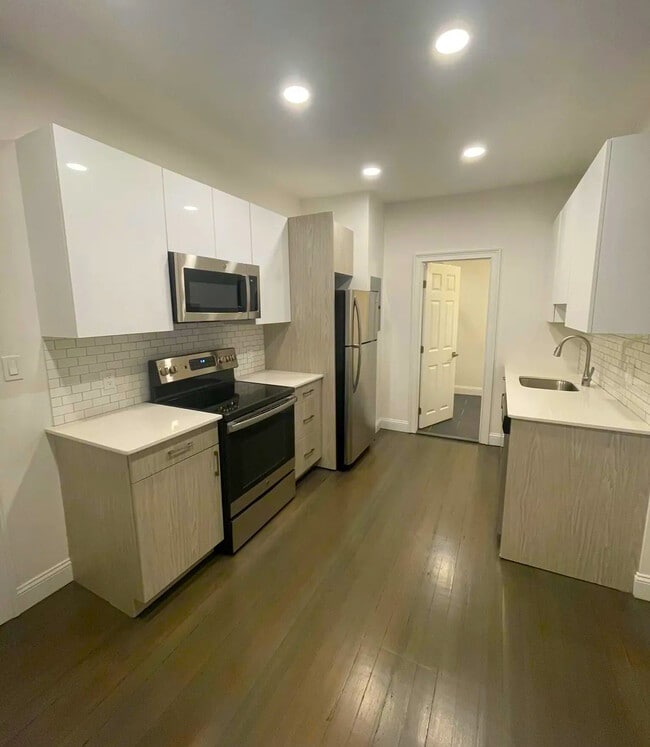 Building Photo - 16 Temple St