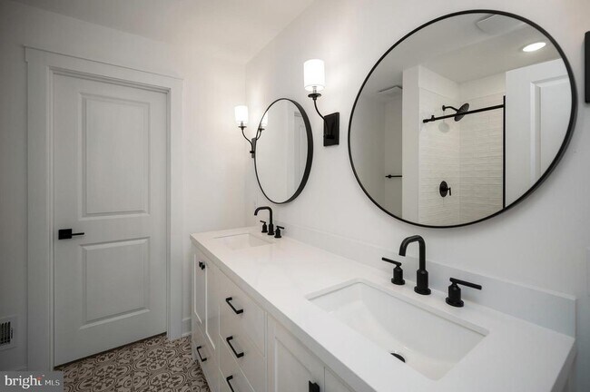 Building Photo - 9403 Pacific Elm St