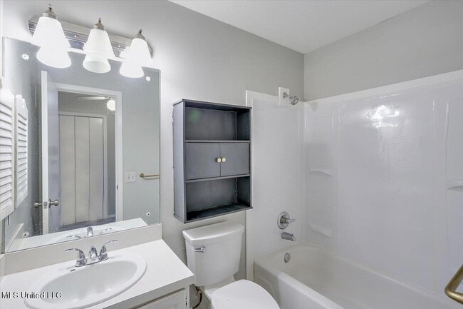 Building Photo - 167 Lakebend Cir