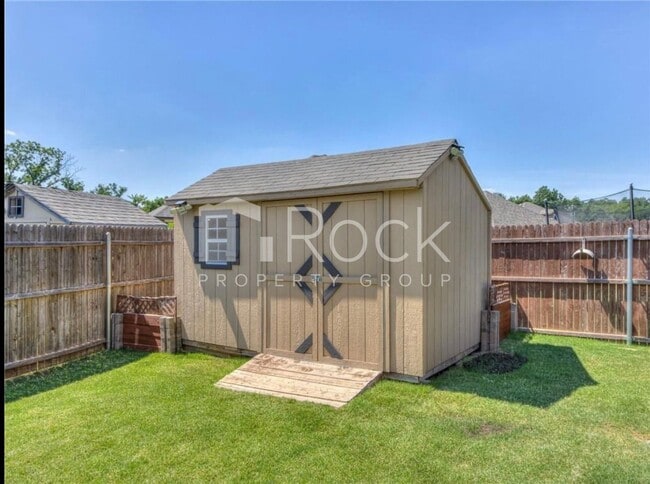 Building Photo - Gorgeous 4 Bedroom Home with Storm Shelter