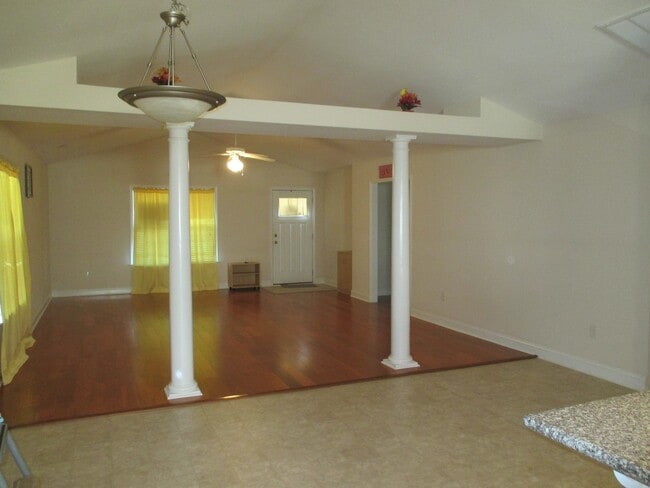 Building Photo - 105 Westwood Ct