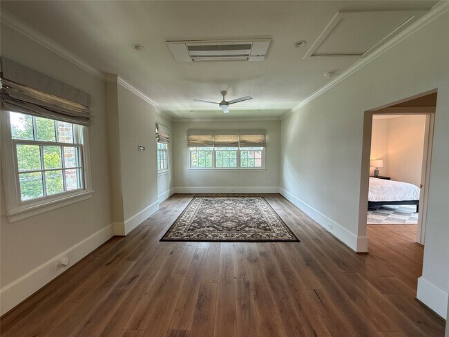 Building Photo - 2506 Blue Bonnet Blvd