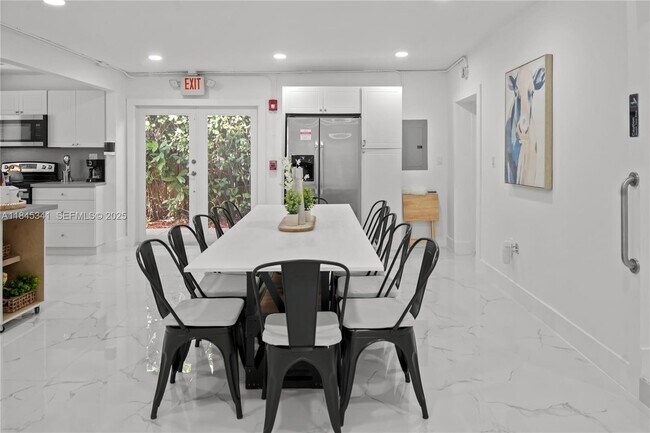 Building Photo - 1310 SW 76th Ave