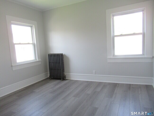 Building Photo - 81 Jetland St
