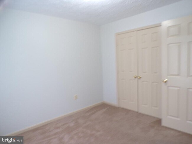 Building Photo - 114 Park Cove Dr