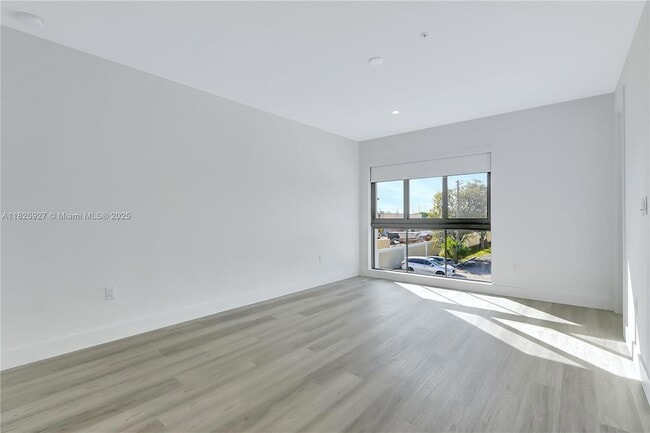 Building Photo - 4226 NE 7th Terrace