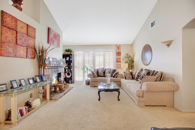 Building Photo - 39458 Chantilly Ln