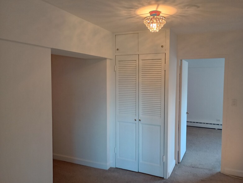 Building Photo - 4950 N Marine Dr