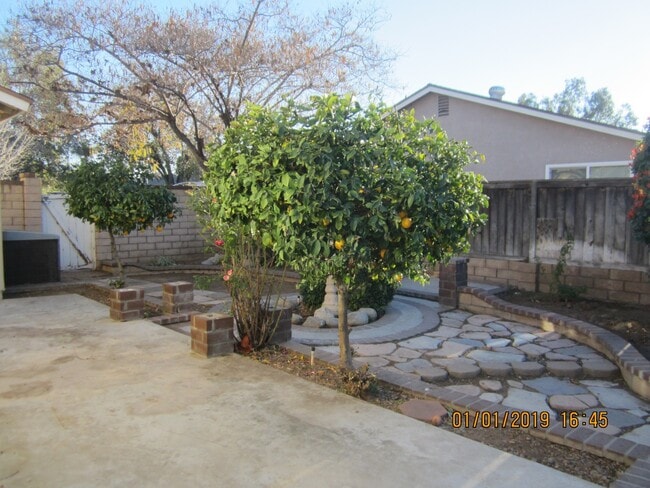 Building Photo - Immaculate 3 Bedroom With New Paint and Upgrades Throughout!