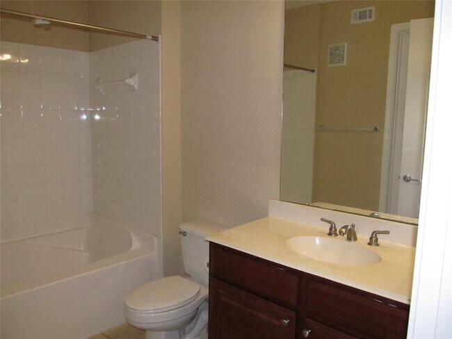 Building Photo - 7575 Kirby Dr