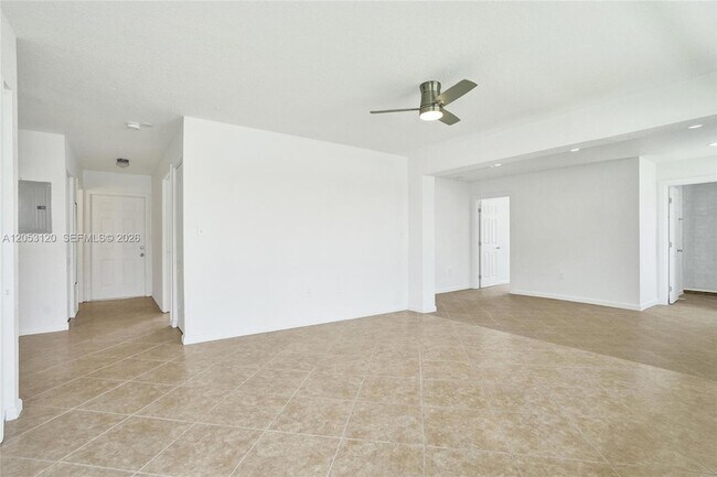 Building Photo - 2120-2122 Thomas Street Unit 2122