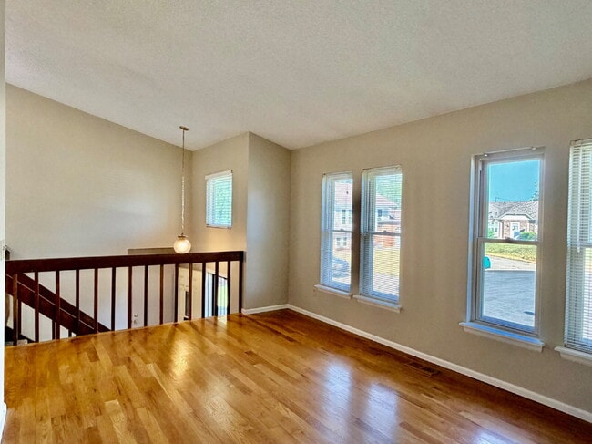 Building Photo - Charming Split-Level Oasis on a Quiet Cul-de-Sac Backing to Greenspace. New Carpet, New Paint and...