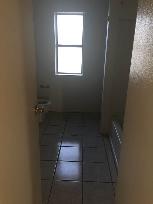 Building Photo - 1238 Urano Ct