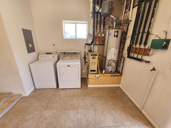 Building Photo - 502 Alicia St