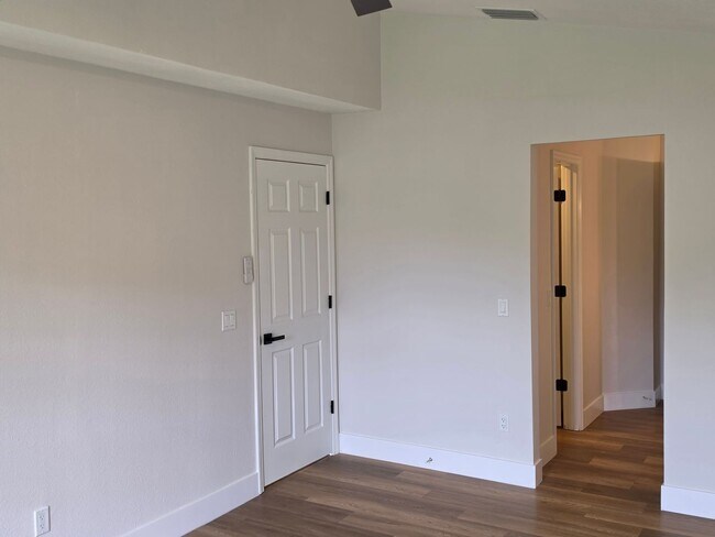 Building Photo - FOR RENT!!! SIMPLY STUNNING (REMODELED) 3 BEDROOM 2 BATH SINGLE FAMILY HOME...