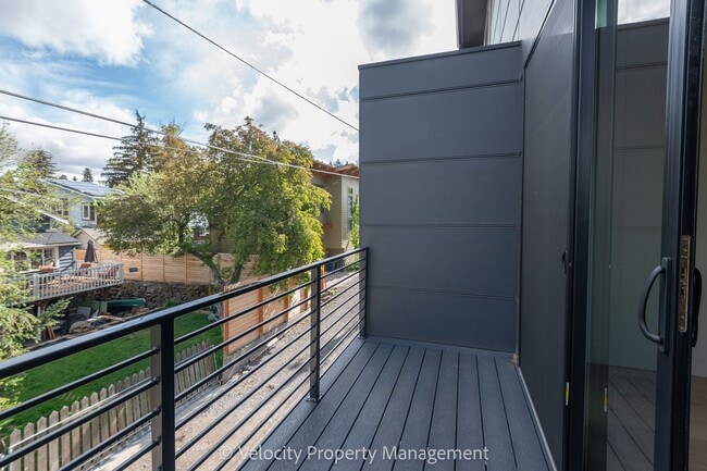 Building Photo - Brand New Westside Townhome!