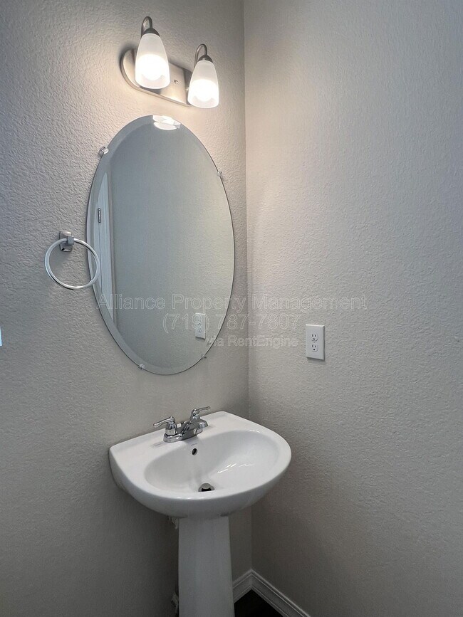 Building Photo - 10051 Ledgestone Terrace