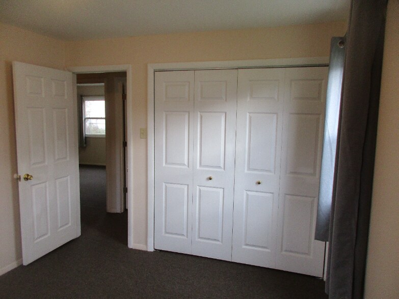 Building Photo - 733 Acadia Rd