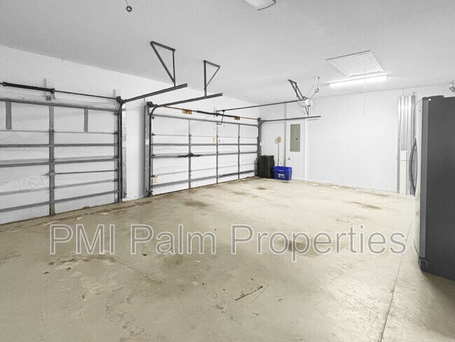 Building Photo - 10293 Allamanda Blvd