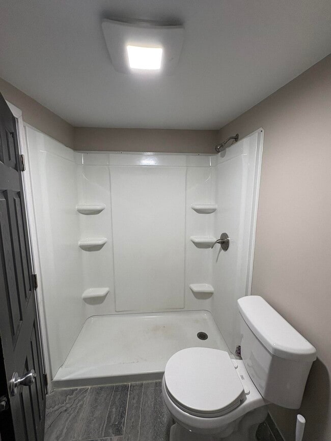 Building Photo - 5 Lake St