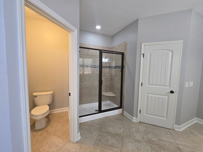 Building Photo - Spacious Home in Carolina Lakes Near the Pool, Clubhouse & Fitness Trail!