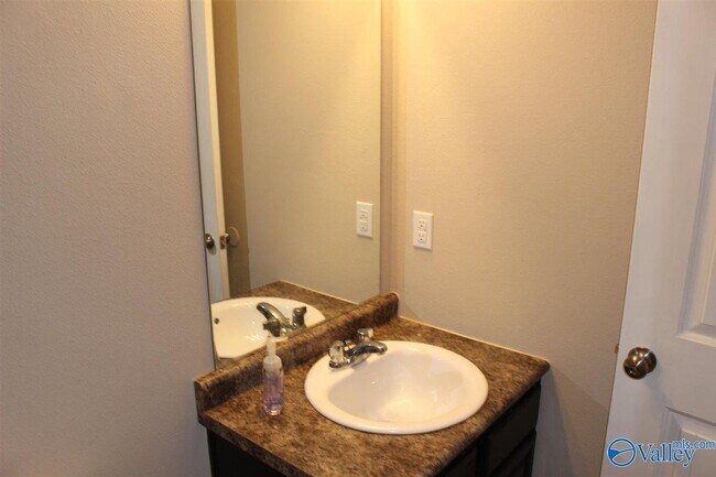 Building Photo - 2438 Belltown Dr SW