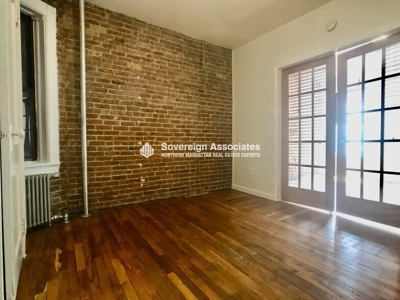 Building Photo - 405 W 49th St