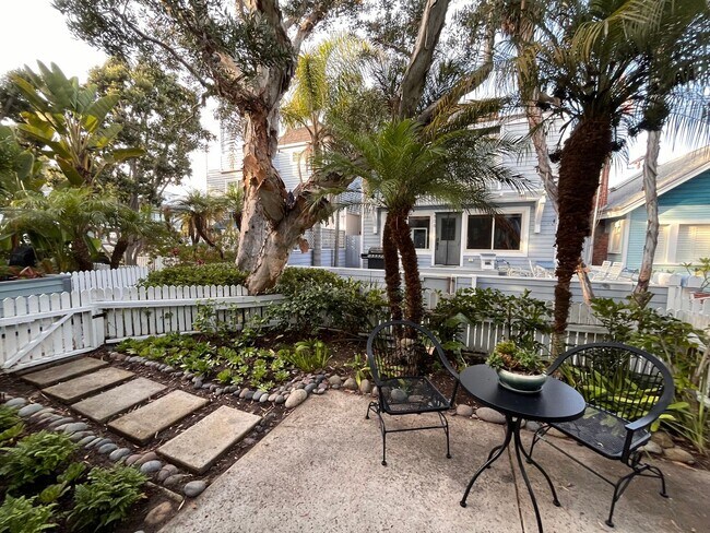 Building Photo - Mission Beach, 2 bedroom, 2 bathroom, with New Carpet, Parking, Laundry, Patio (807 Nantasket Ct....