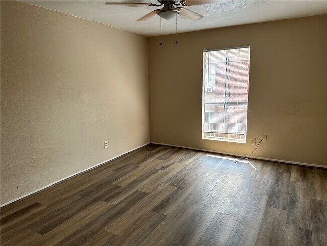 Building Photo - 10100 S Gessner Rd