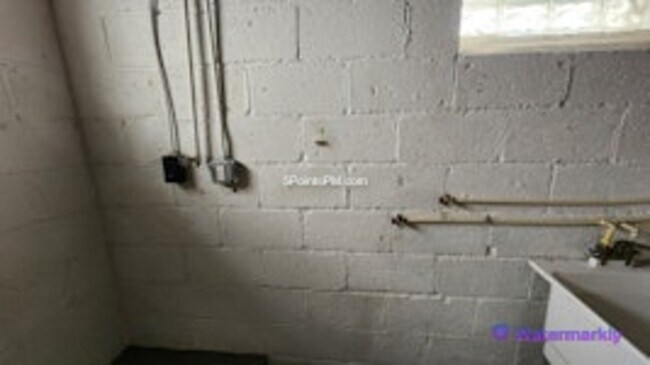 Building Photo - 5015 E 113th St