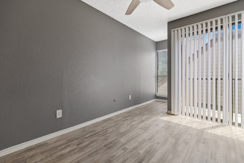 Building Photo - 2300 Balsam Dr